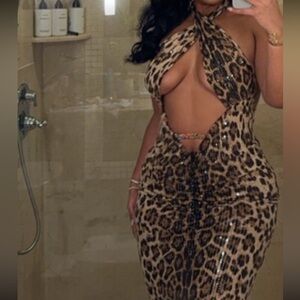 Leopard dress size large. Fit for a night out